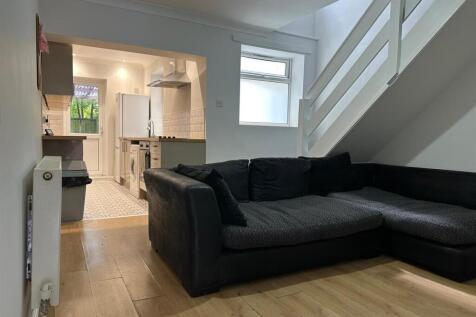 Lounge3.jpg