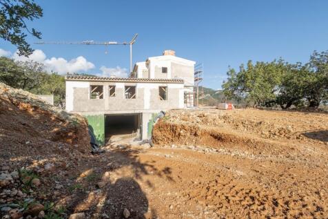 NEWLY BUILT MODERN VILLA IN UNIQUE LOCATION OF SELVA 