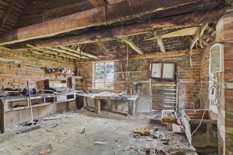 CAM03972G0-PR0414-STILL005.jpg