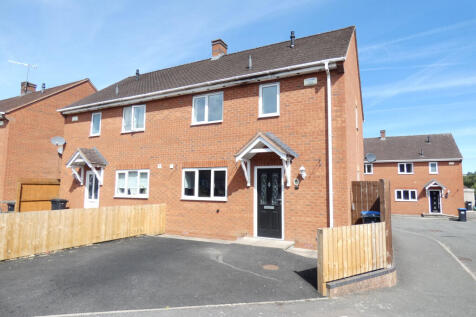 3-bed semi-detached on St. Oswalds Crescent, Ashbourne, Derbyshire, DE6, £850/mo
