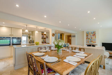 8690708-interior2...