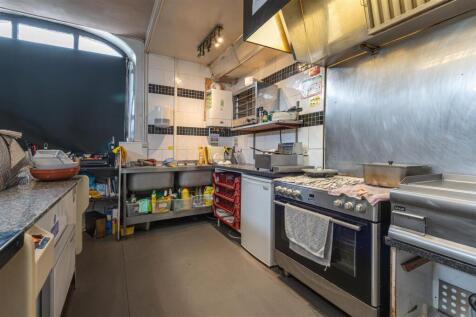 17 - 64 Huddersfield Road HX5 9AA.jpg