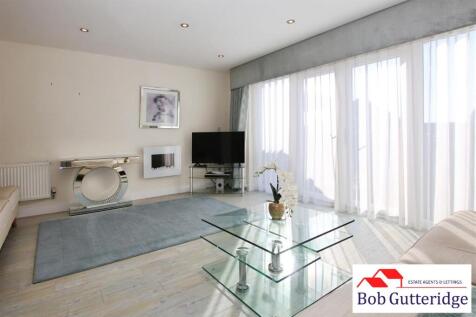 "L" SHAPED LOUNGE/DINING ROOM