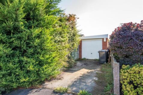 Driveway/Garage