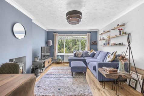 9 Warwick Avenue, HP12 4NG-3.jpg