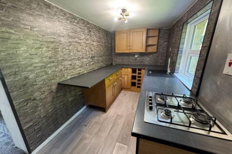 Woodhead Road, Holmfirth photo 3