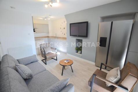 12 Wolseley Gardens Lounge.jpg