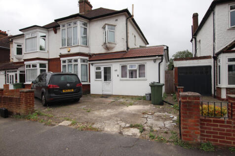 4 bed semi-detached house for sale Newquay Road, 
