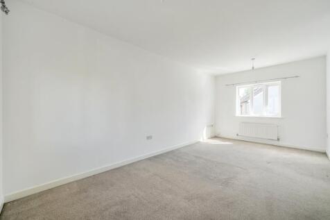Godfrey Marchant Grove, Millers Gate, Repton Park, Ashford, TN23 photo 3