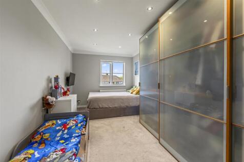15 Richardson House, Malting Way, TW7 6SD12.jpg