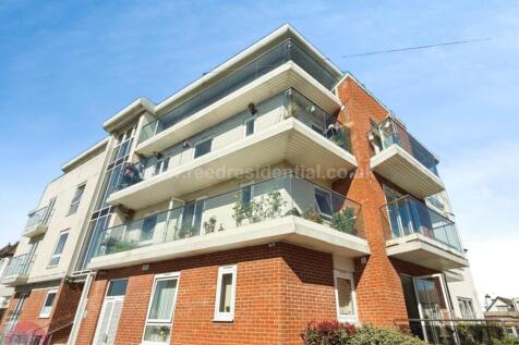 2-bed flat on Leigh Road, Leigh On Sea, £1,350/mo