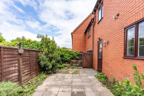 76 Oaktree Crescent-12