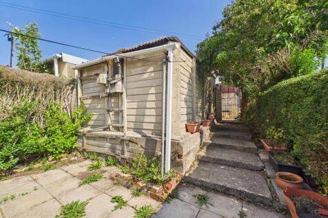 17 - Terraced House for Auction, Kingswood.jpg