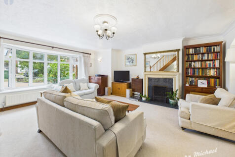 CAM03852G0-PR0396-STILL003