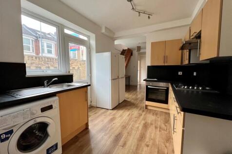 4 Bedroom Terraced in PO4 0HF
