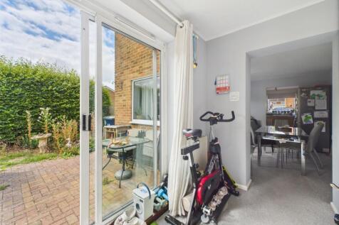 CAM01791G0-PR0183-STILL009