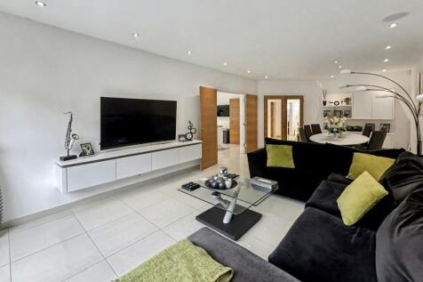 Open Plan Lounge / Dining Room