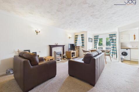 Open Plan Living with Canal Views