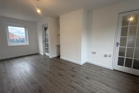 Longlands Road, Bishops Cleeve photo 4