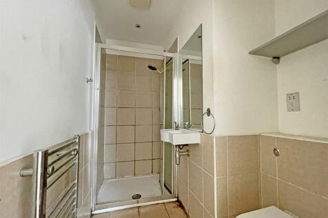 Charlotte Street 41 Flat 2 Shower Room.jpg