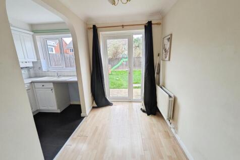 Wainwright Gardens, Hedge End, SO30 photo 4