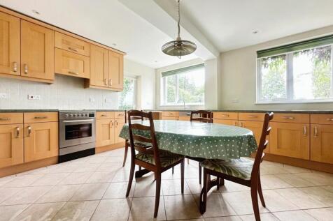 Kitchen/Breakfast...