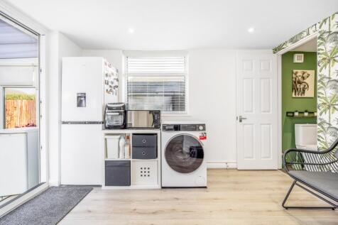 69 Cathedral Drive (Spalding)-19