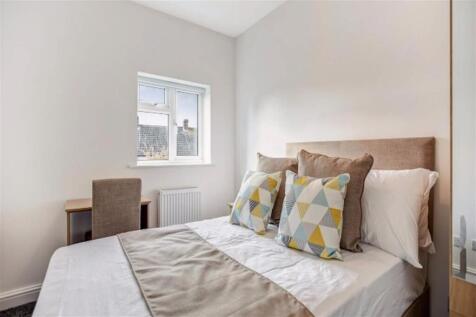 4 bedroom Semi Detached House in Soundwell Road, Bristol photo 3
