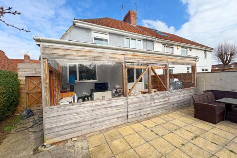 Lean to entertaining space (2).jpg