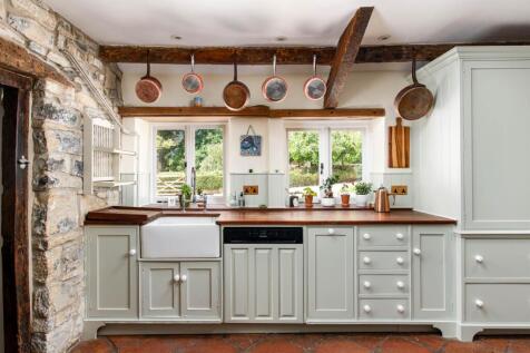 Kitchen_1.jpg