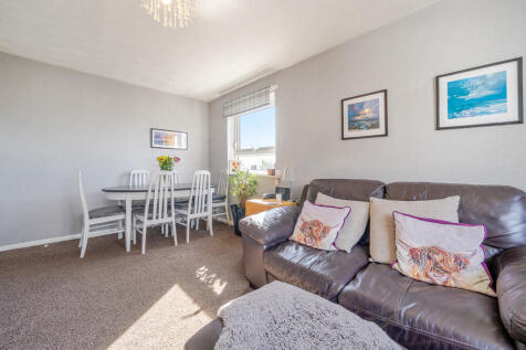 Lounge/dining roo...