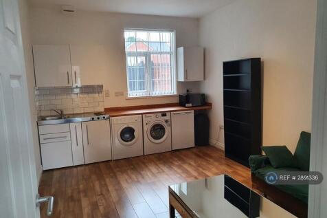 Lounge/Kitchen Pic 1