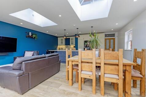 Kitchen / Breakfast Room
