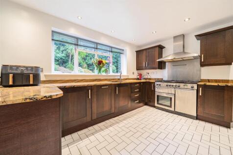 Kitchen (2).jpg