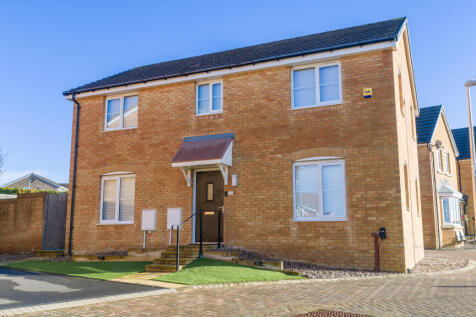 31 Greenmeadow Way-01