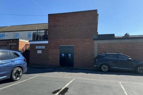 Retail Property (high street) to rent Image 6