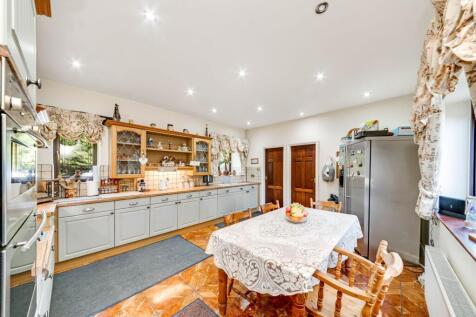 OPEN-PLAN DINING KITCHEN
