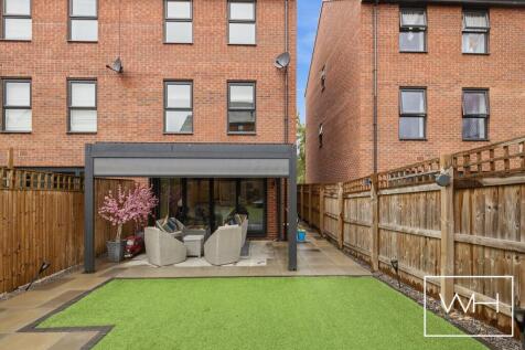 10 Sparrow Close, Do