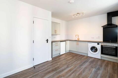 Flat 1, 57-58 Commercial St-2.jpg