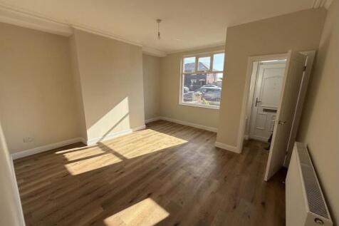Tonge Moor Road, Bolton,  photo 5