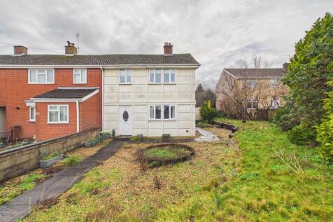 1 - Three bedroom house with large plot and rear p