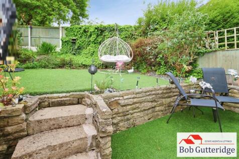 ENCLOSED REAR GARDEN