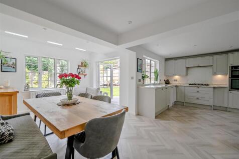 Kitchen / dining room