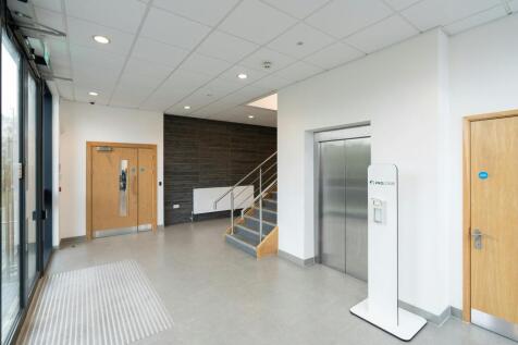 DC1 Everest Logistics Park Croydon 031.jpg