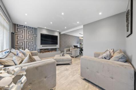 3 bed, 1 bath Detached in Glasgow - Photo 7