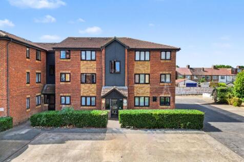 London, N9 - property photo