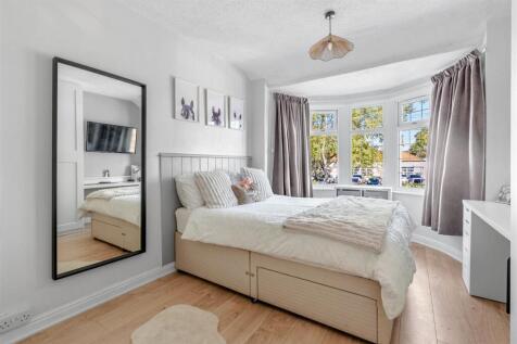 54 Ravensdale Rd NWM (20 of 27).jpg