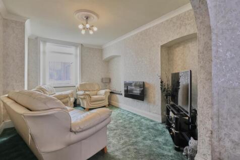 Lounge to Rear