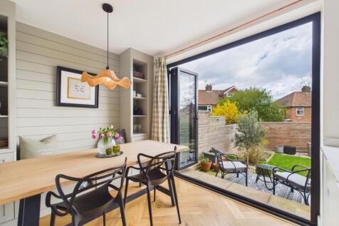 CAM02279G0-PR0061-STILL012