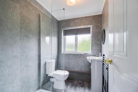 SHOWER ROOM/W.C.